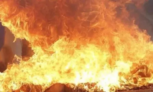 Banihal: रामबन जिले के रामसू में आग, कई मकान जल गए Banihal: रामबन जिले के रामसू में आग, कई मकान जल गए