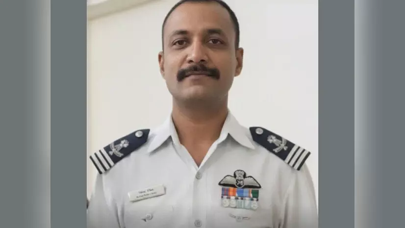 Tejas crash: मृतक पायलट की पहचान विंग कमांडर नमन स्याल के तौर पर हुई