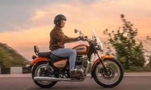 Royal Enfield Meteor 350 : स्पेशल एडिशन लॉन्च, कीमत सिर्फ इतनी Royal Enfield Meteor 350 : स्पेशल एडिशन लॉन्च, कीमत सिर्फ इतनी