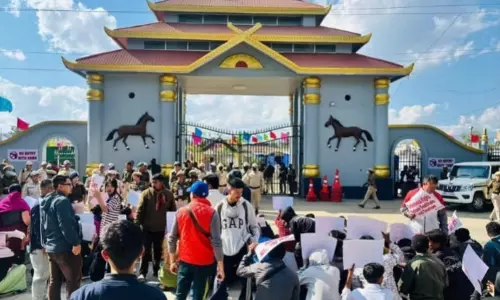 विरोध और तनाव के बीच इंफाल में संगाई टूरिज्म फेस्टिवल शुरू; झड़प में दो पुलिसवाले घायल