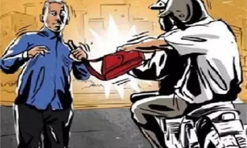 Dhanbad :  बैंक से घर लौट रहे पिता को अपराधियों ने कर दिया कंगाल