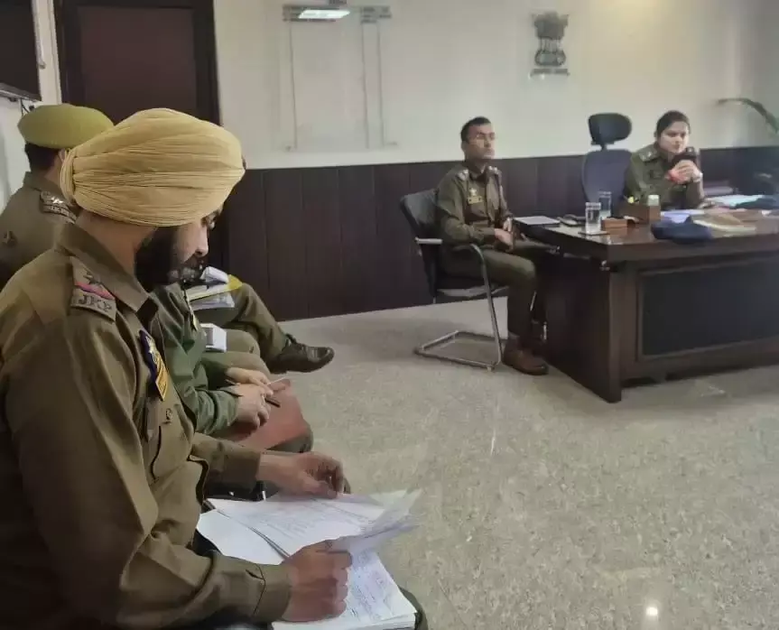 Kathua: SSP कठुआ ने अपराध समीक्षा की, लंबित केसों पर कड़ी नजर Kathua: SSP कठुआ ने अपराध समीक्षा की, लंबित केसों पर कड़ी नजर
