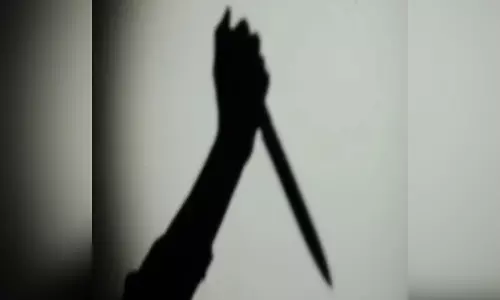 चाकूबाजी की घटना में नाबालिग की मौत, इलाके के लोग स्तब्ध, जांच में जुटी पुलिस चाकूबाजी की घटना में नाबालिग की मौत, इलाके के लोग स्तब्ध, जांच में जुटी पुलिस