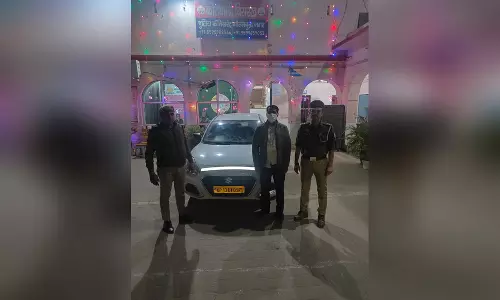 छात्र पर कैब चढ़ने के मामले में पुलिस सख्त, ड्राइवर सलाखों के पीछे छात्र पर कैब चढ़ने के मामले में पुलिस सख्त, ड्राइवर सलाखों के पीछे
