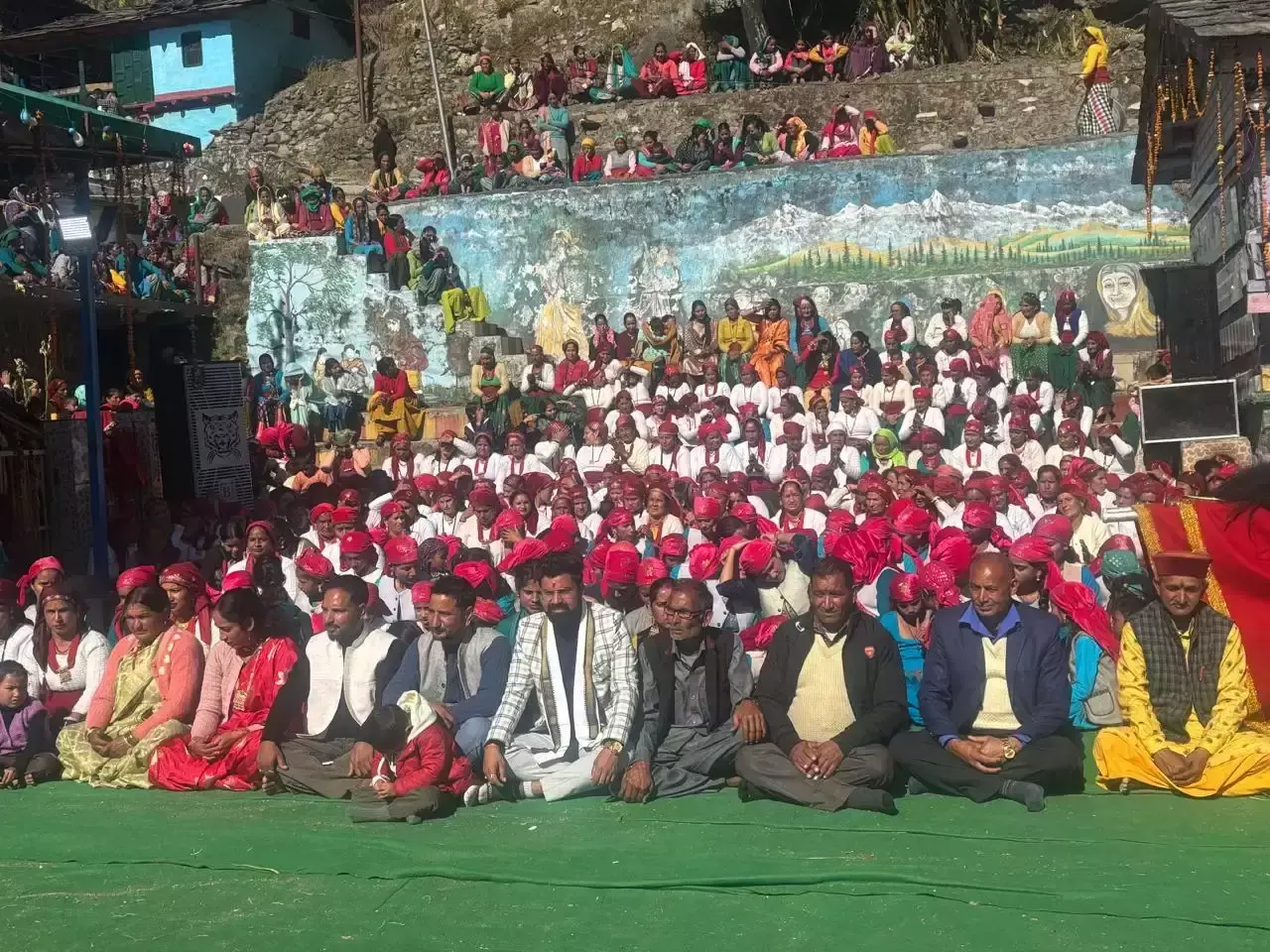 Uttarkashi: भंकोली में ध्याणी मिलन कार्यक्रम, देवता को विशेष भेंट Uttarkashi: भंकोली में ध्याणी मिलन कार्यक्रम, देवता को विशेष भेंट
