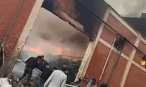 Panipat टेक्सटाइल यूनिट में भीषण आग लगी, किसी के हताहत होने की खबर नहीं Panipat टेक्सटाइल यूनिट में भीषण आग लगी, किसी के हताहत होने की खबर नहीं