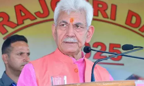 LG: पीएम मोदी के नेतृत्व में J&K में तेजी से विकास हुआ LG: पीएम मोदी के नेतृत्व में J&K में तेजी से विकास हुआ