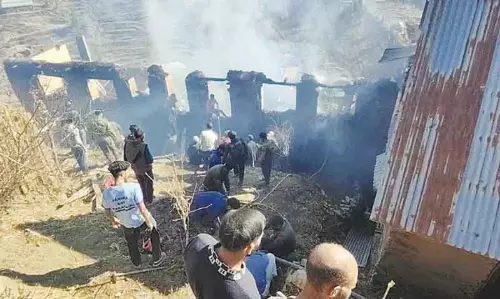 Ramban रामसू में आग लगने की घटना में घर क्षतिग्रस्त हो गया