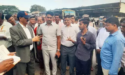 Madhugiri : डिप्टी लोकायुक्त ने विवाद खड़ा किया Madhugiri : डिप्टी लोकायुक्त ने विवाद खड़ा किया