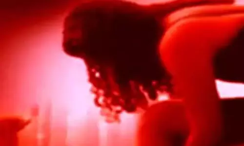 स्पा सेंटरों में रेड, देह व्यापार का पर्दाफाश स्पा सेंटरों में रेड, देह व्यापार का पर्दाफाश