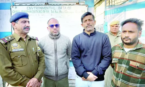 नकली दवा निर्माण पर औषधि विभाग की कार्रवाई नकली दवा निर्माण पर औषधि विभाग की कार्रवाई