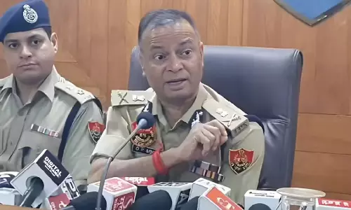 Chandigarh: DGP के आदेश से बढ़ी पुलिस की सक्रियता, 24 घंटे में नई जिम्मेदारी Chandigarh: DGP के आदेश से बढ़ी पुलिस की सक्रियता, 24 घंटे में नई जिम्मेदारी