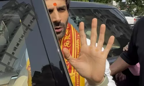 Kartik Aaryan अपने जन्मदिन पर सिद्धिविनायक मंदिर गए