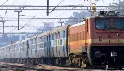 Etawah: दिल्ली–हावड़ा मार्ग पर बड़ा रेल हादसा टला Etawah: दिल्ली–हावड़ा मार्ग पर बड़ा रेल हादसा टला