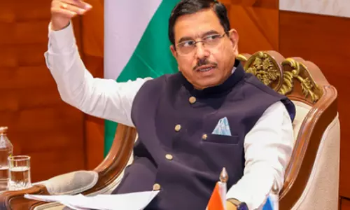 Joshi: कांग्रेस नेतृत्व सरकार बचाने के लिए विधायकों को साधने में लगा Joshi: कांग्रेस नेतृत्व सरकार बचाने के लिए विधायकों को साधने में लगा