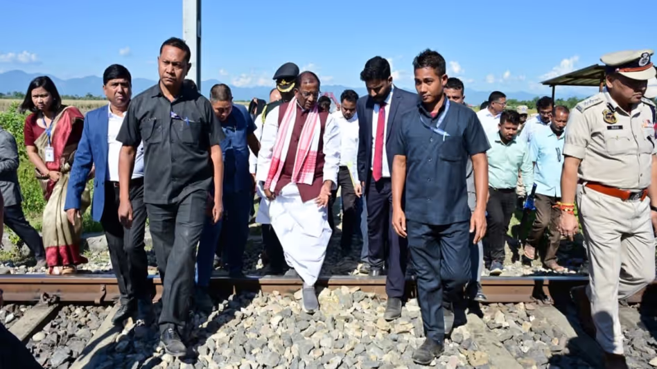 Assam के राज्यपाल ने धेमाजी जिले में बाढ़ से बचाव के उपायों की समीक्षा की