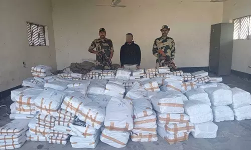 Tripura में तस्करी विरोधी कार्रवाई में 73.89 लाख का माल जब्त Tripura में तस्करी विरोधी कार्रवाई में 73.89 लाख का माल जब्त