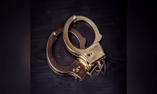 पुलिस मुठभेड़ में हिस्ट्रीशीटर के पैर पर लगी गोली, गिरफ्तार पुलिस मुठभेड़ में हिस्ट्रीशीटर के पैर पर लगी गोली, गिरफ्तार