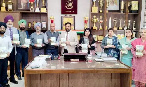 SCD गवर्नमेंट कॉलेज ने नौवें सिख गुरु पर किताब जारी की