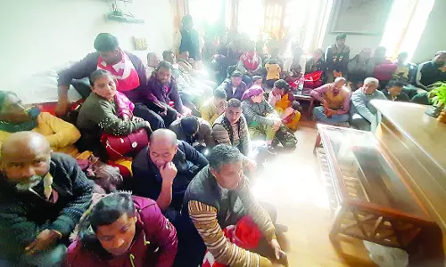सीटू ने तीन घंटे घेरा मेयर कार्यालय सीटू ने तीन घंटे घेरा मेयर कार्यालय