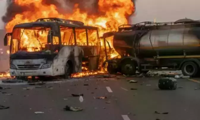 सऊदी बस दुर्घटना के पीड़ितों का अंतिम संस्कार शनिवार को होने की संभावना है सऊदी बस दुर्घटना के पीड़ितों का अंतिम संस्कार शनिवार को होने की संभावना है