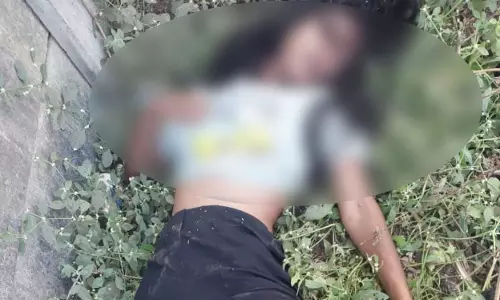 अमलीडीह में पुलिस कॉलोनी के पास युवती की लाश मिली, हत्या की आशंका अमलीडीह में पुलिस कॉलोनी के पास युवती की लाश मिली, हत्या की आशंका