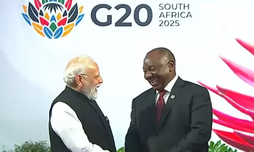 G20 लीडर्स समिट में पहुंचे PM मोदी, SA प्रेसिडेंट ने किया अभिवादन G20 लीडर्स समिट में पहुंचे PM मोदी, SA प्रेसिडेंट ने किया अभिवादन