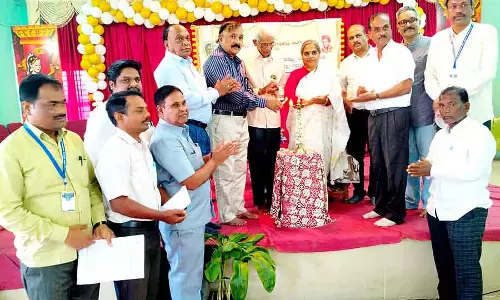कन्नड़ स्कूलों की संख्या बढ़नी चाहिए: लेखक चंद्रशेखर वस्त्रा की इच्छा कन्नड़ स्कूलों की संख्या बढ़नी चाहिए: लेखक चंद्रशेखर वस्त्रा की इच्छा