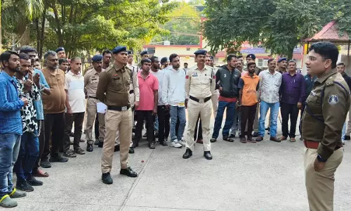 पुलिस की 100 टीमों ने 24 घंटे के अंदर 275 अपराधियों को दबोचा पुलिस की 100 टीमों ने 24 घंटे के अंदर 275 अपराधियों को दबोचा