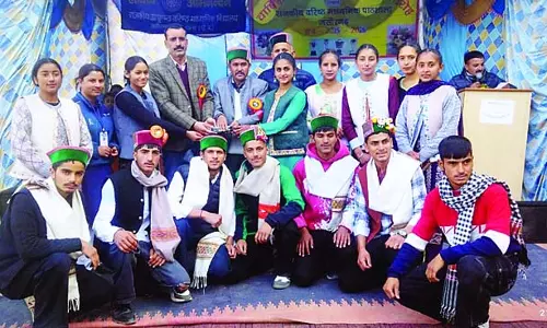 छात्रों ने रंगारंग कार्यक्रम पेश कर बांधा समां छात्रों ने रंगारंग कार्यक्रम पेश कर बांधा समां