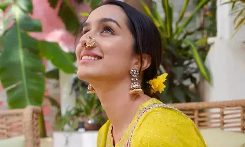 Shraddha Kapoor घायल, नासिक में शूटिंग के दौरान पैर में फ्रैक्चर Shraddha Kapoor घायल, नासिक में शूटिंग के दौरान पैर में फ्रैक्चर