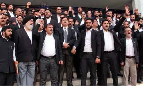 JKHCBAJ ने जम्मू-कश्मीर टेनेंसी एक्ट के खिलाफ विरोध प्रदर्शन किया