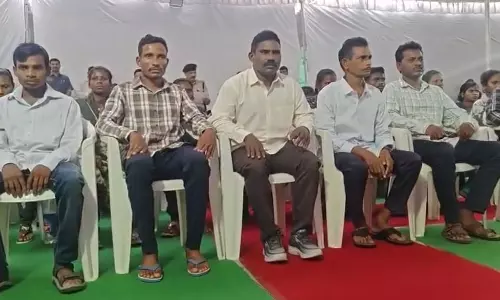 DGP के सामने 37 माओवादियों ने किया सरेंडर