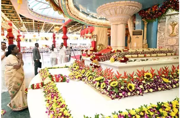Andhra Pradesh :  सत्य साईं बाबा ने लाखों लोगों को सेवा के मार्ग पर चलने के लिए प्रेरित किया मुर्मू