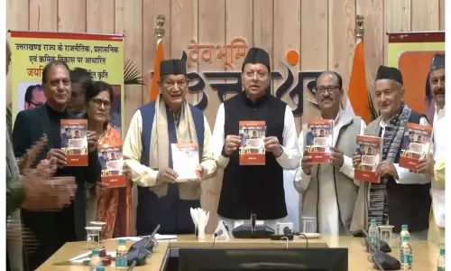 CM Dhami ने ‘उत्तराखंड का नया राजनीतिक इतिहास’ पुस्तक का विमोचन किया