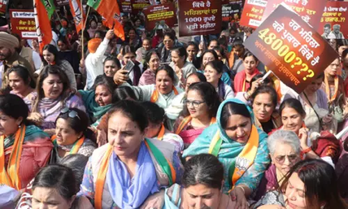 पंजाब: बकाया की मांग पर BJP महिला कार्यकर्ता हिरासत में