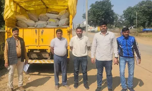 पिथौरा तहसील में 50 क्विंटल धान और एक वाहन जब्त