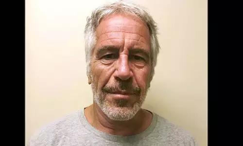 Jeffrey Epstein के प्रभावशाली लोगों के साथ लंबे समय तक चलने वाले संबंधों के बारे में Jeffrey Epstein के प्रभावशाली लोगों के साथ लंबे समय तक चलने वाले संबंधों के बारे में