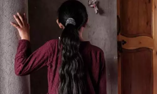 पिता ने अपनी 14 साल की नाबालिग बेटी का यौन शोषण किया पिता ने अपनी 14 साल की नाबालिग बेटी का यौन शोषण किया