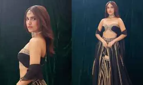 Bhumi Pednekar ग्लैमरस ब्लैक-गोल्ड लहंगे में ‘शादी सीज़न’ के लिए तैयार Bhumi Pednekar ग्लैमरस ब्लैक-गोल्ड लहंगे में ‘शादी सीज़न’ के लिए तैयार