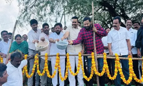 मछुआरों के आर्थिक विकास के लिए मुफ़्त फ़िश फ्राई का वितरण