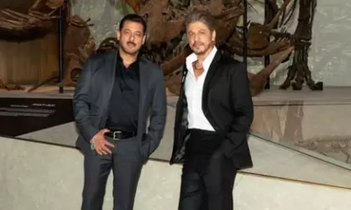 Salman Khan ने शाहरुख खान के साथ अबू धाबी ट्रिप की एक तस्वीर शेयर की