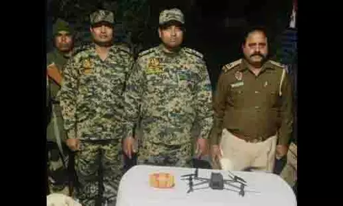 बीएसएफ ने फिरोजपुर में दो ऑपरेशन में ड्रोन, ICE और पिस्तौल बरामद की बीएसएफ ने फिरोजपुर में दो ऑपरेशन में ड्रोन, ICE और पिस्तौल बरामद की