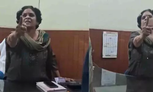 UP: हापुड़ में प्रिंसिपल पर 9वीं क्लास की लड़की को धमकी देने का आरोप UP: हापुड़ में प्रिंसिपल पर 9वीं क्लास की लड़की को धमकी देने का आरोप
