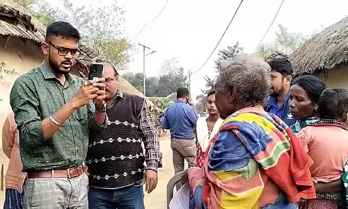 आदिवासियों को नहीं पता SIR क्या होता है, छतना के BDO मैदान में उतरे आदिवासियों को नहीं पता SIR क्या होता है, छतना के BDO मैदान में उतरे