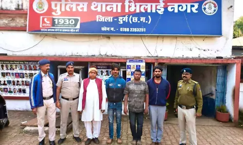 अन्तर-जिला चैन स्नैचिंग गैंग का पर्दाफाश, 6 लाख का सोना व दो बाइक बरामद अन्तर-जिला चैन स्नैचिंग गैंग का पर्दाफाश, 6 लाख का सोना व दो बाइक बरामद