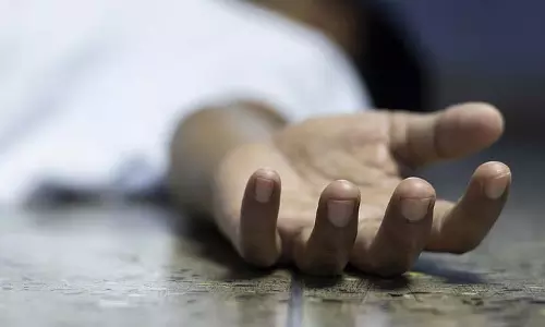 Engineering student का लटका हुआ शव बरामद, मौत का कारण साफ नहीं Engineering student का लटका हुआ शव बरामद, मौत का कारण साफ नहीं