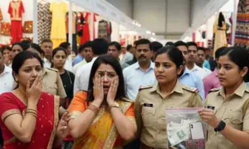 ट्रेड फेयर में चोरी करते दो महिलाएं गिरफ्तार, 25 हजार रुपए का सामान बरामद