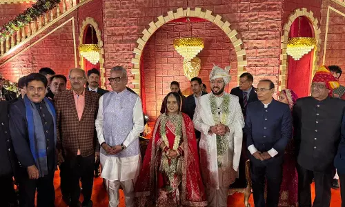 सांसद बृजमोहन अग्रवाल ने दिया वर-वधु को विवाह समारोह में आशीर्वाद सांसद बृजमोहन अग्रवाल ने दिया वर-वधु को विवाह समारोह में आशीर्वाद