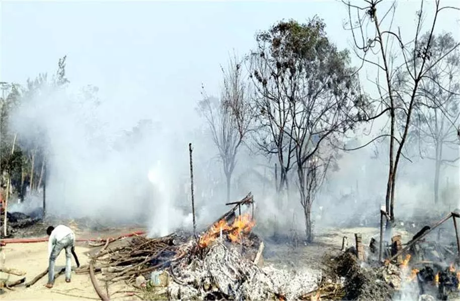 Himachal: लालसिंगी में भीषण अग्निकांड, राख के ढेर में बदले 25 आशियाने Himachal: लालसिंगी में भीषण अग्निकांड, राख के ढेर में बदले 25 आशियाने